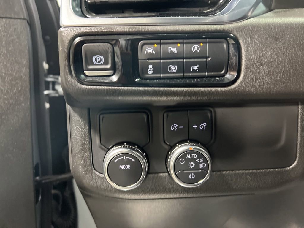 Used 2025 GMC Yukon XL Denali image 23