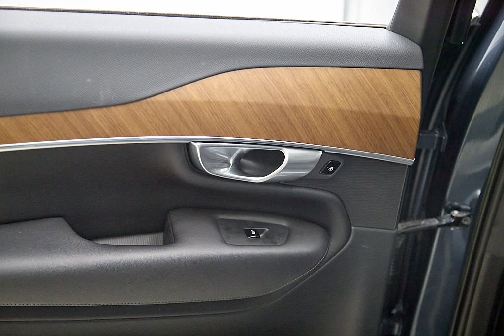 Certified 2023 Volvo XC90 B6 Plus w/ Protection Package image 24