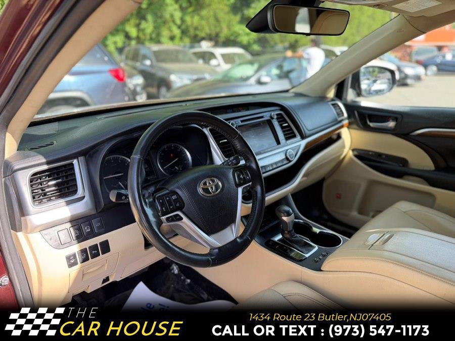 Used 2019 Toyota Highlander Limited Platinum FWD image 17
