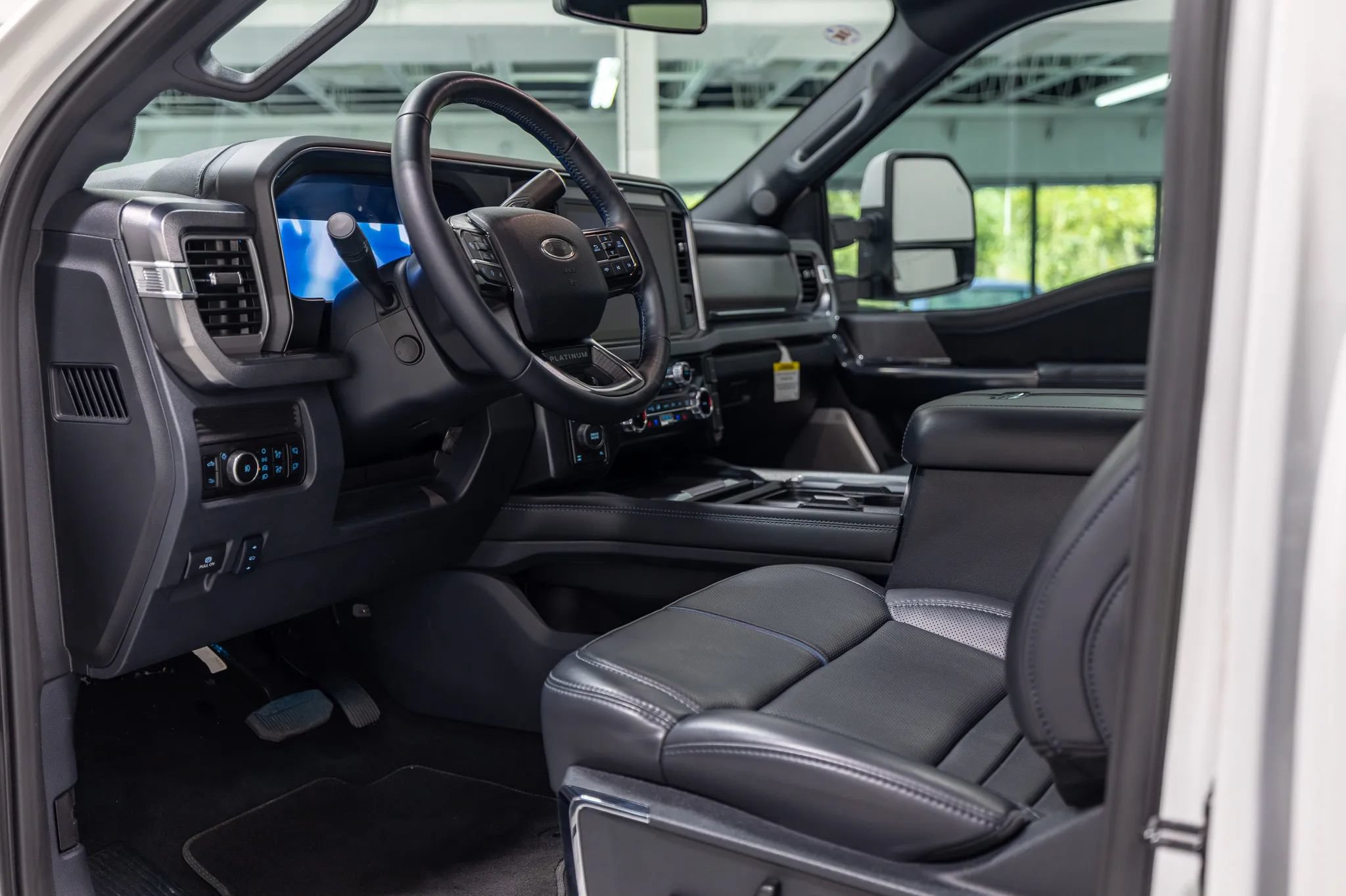 Used 2025 Ford F250 Platinum AWD/4WD image 38