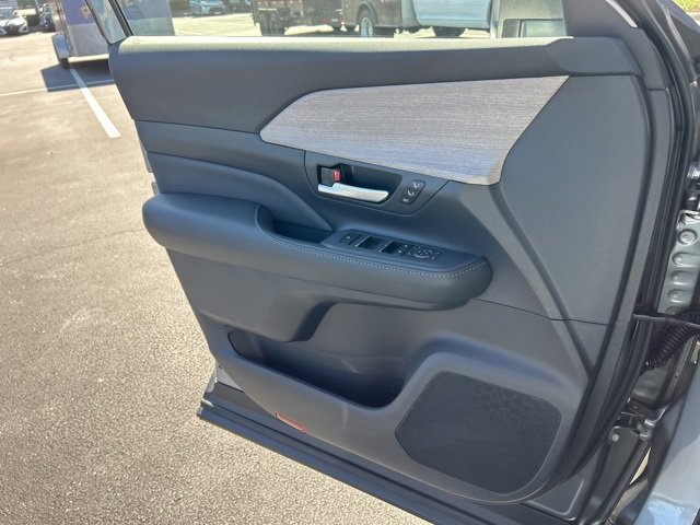 New 2026 Toyota Grand Highlander Platinum image 32