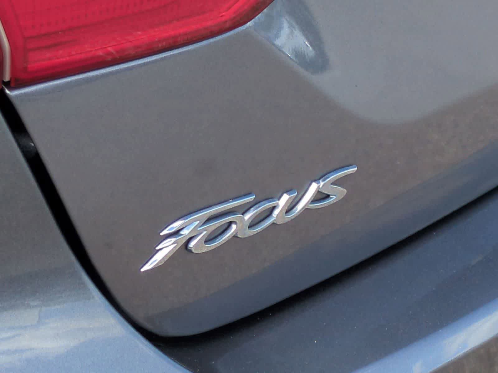 Used 2014 Ford Focus SE w/ SE Winter Package FWD image 13