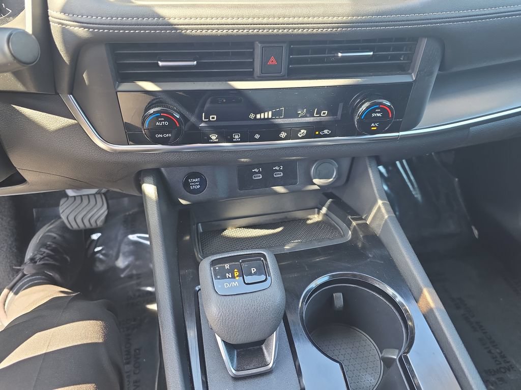 Used 2025 Nissan Rogue SV FWD image 17