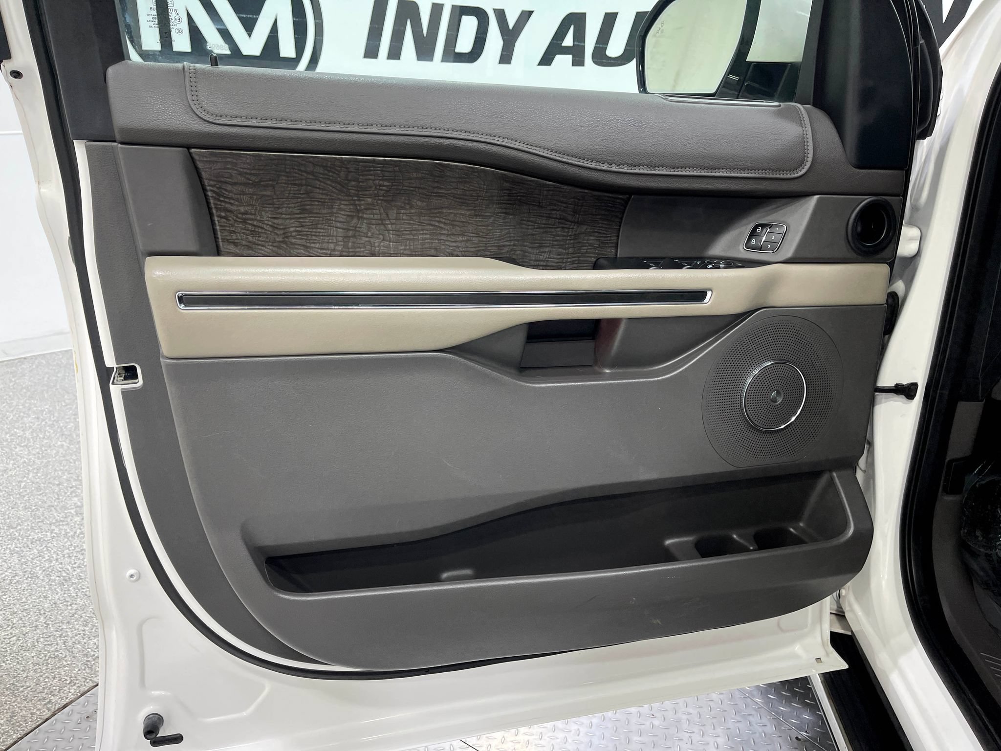 Used 2018 Ford Expedition Max Limited w/ Equipment Group 301A AWD/4WD image 15