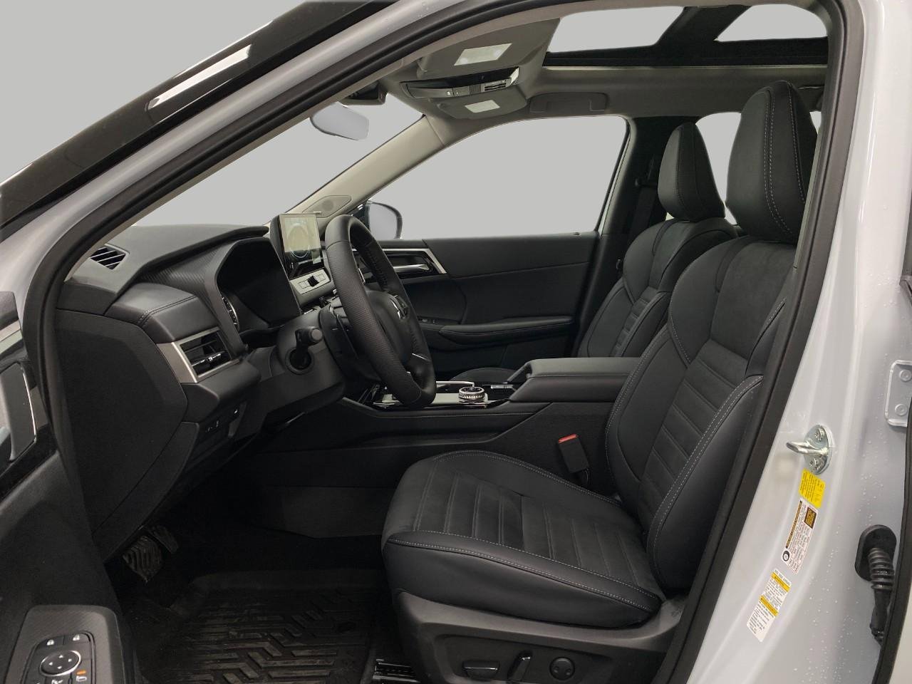 New 2026 Mitsubishi Outlander SE image 32