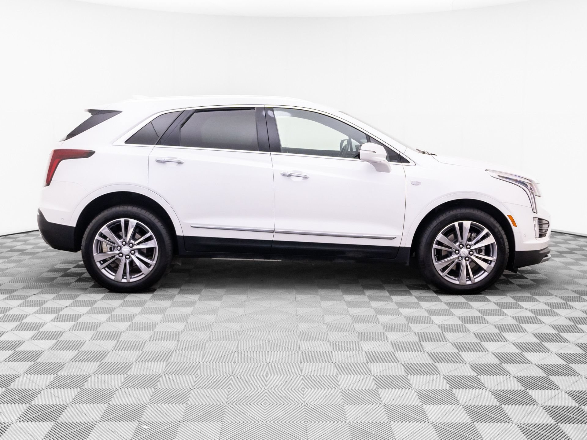 Certified 2026 Cadillac XT5 Premium Luxury w/ Driver Assist Package AWD/4WD image 8