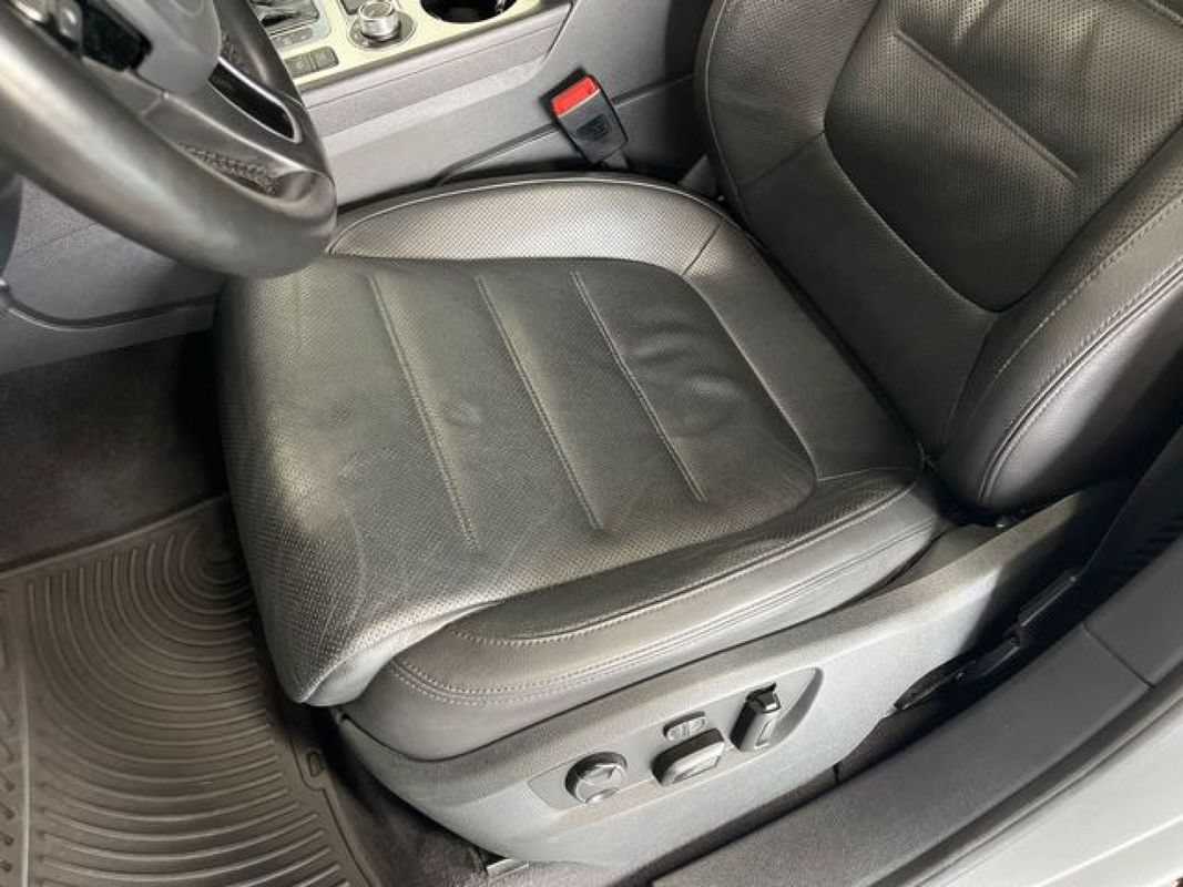 Used 2017 Volkswagen Touareg Wolfsburg Edition AWD/4WD image 38