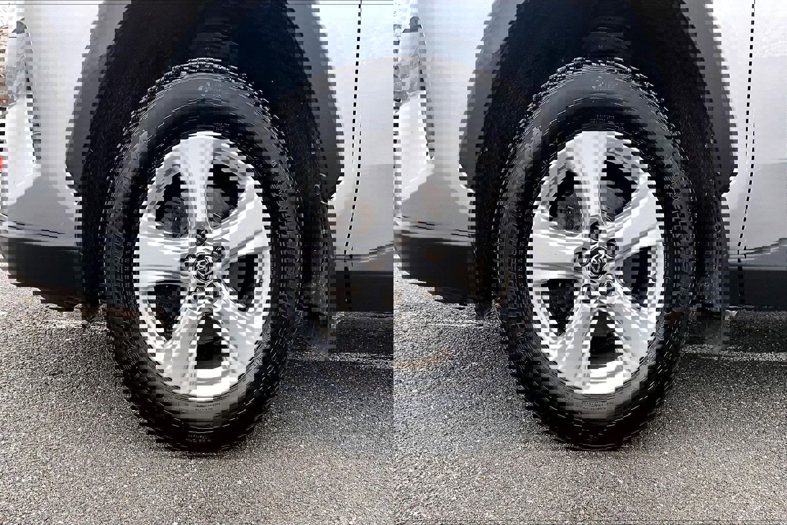 Used 2020 Toyota RAV4 XLE w/ Convenience Package image 9