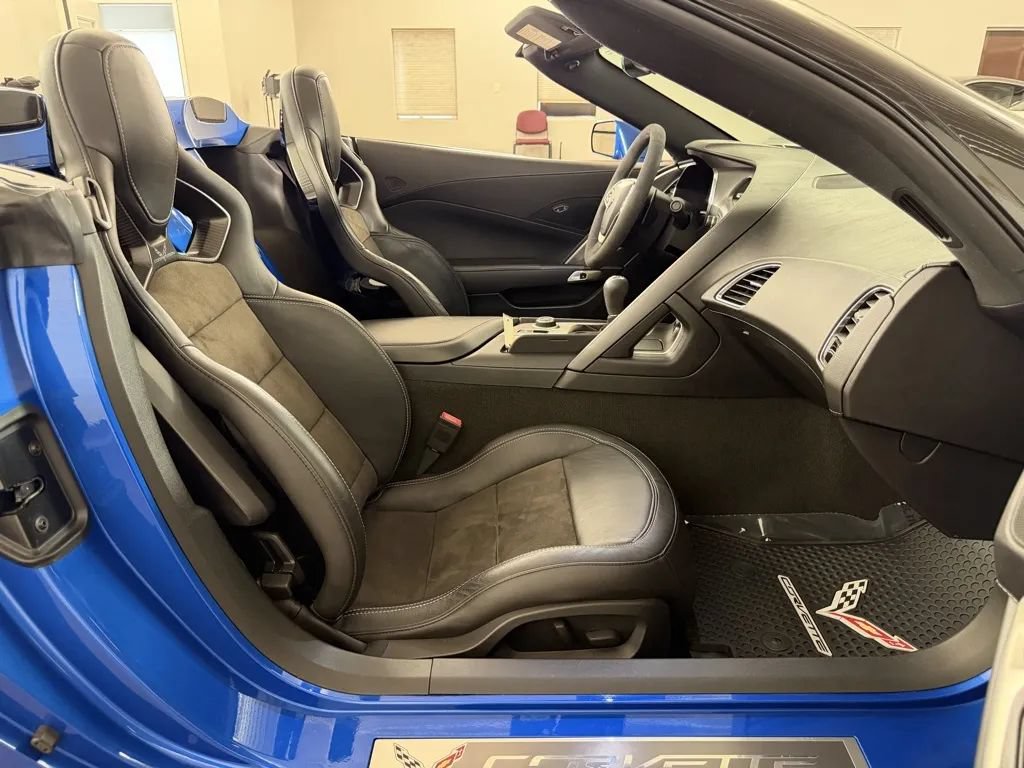 Used 2014 Chevrolet Corvette Stingray Convertible RWD image 32