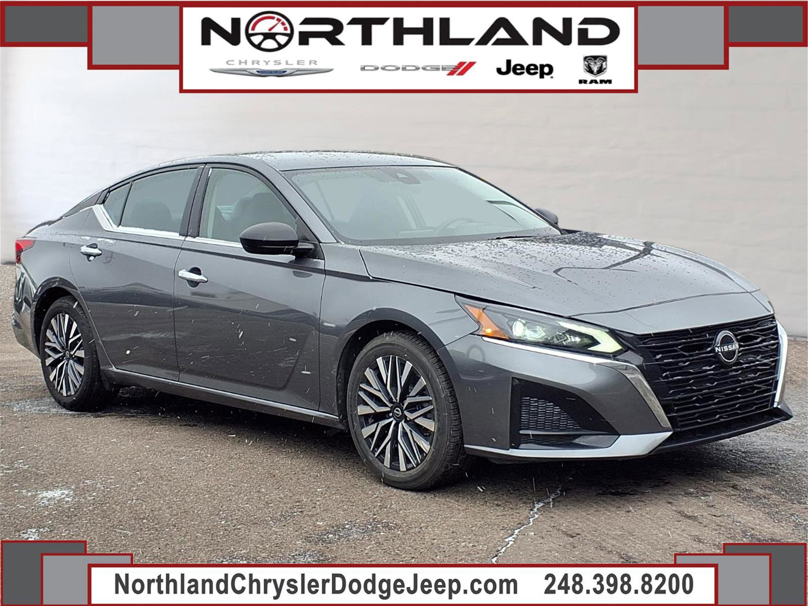 Used 2024 Nissan Altima 2.5 SV image 1