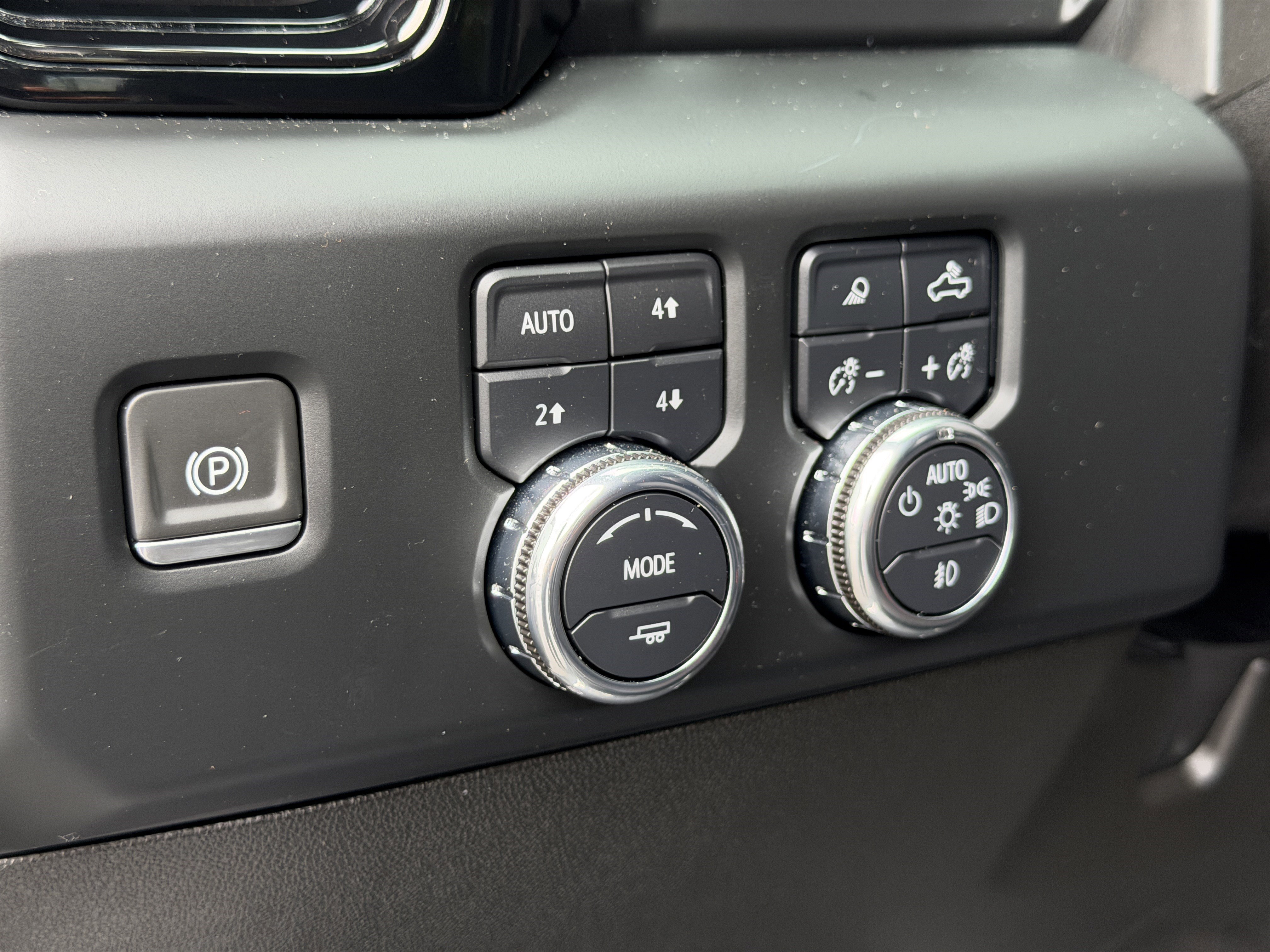 Used 2024 GMC Sierra 2500 AT4 w/ AT4 Premium Plus Package AWD/4WD image 14
