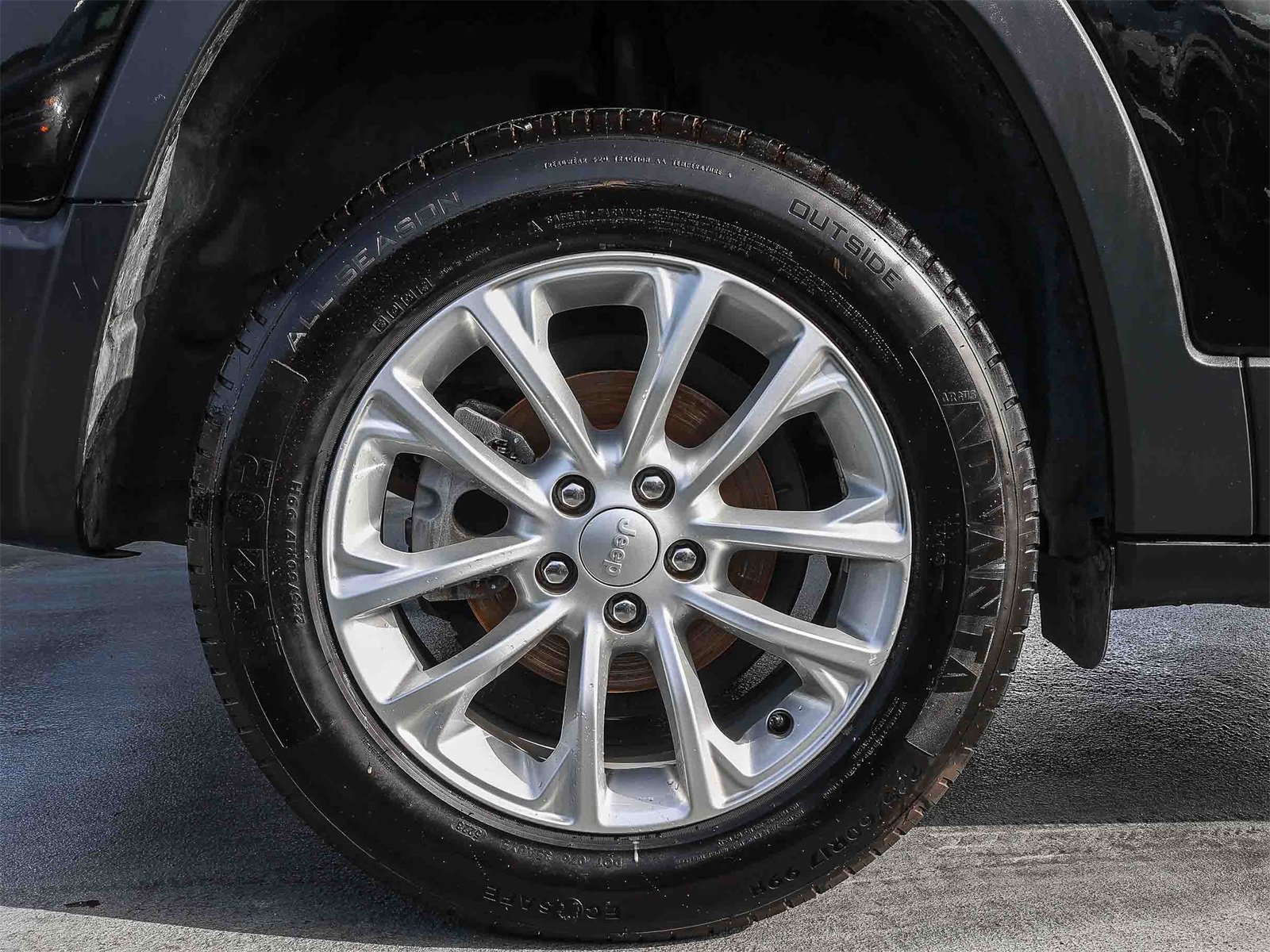 Used 2019 Jeep Cherokee Latitude w/ Popular Appearance Group image 8