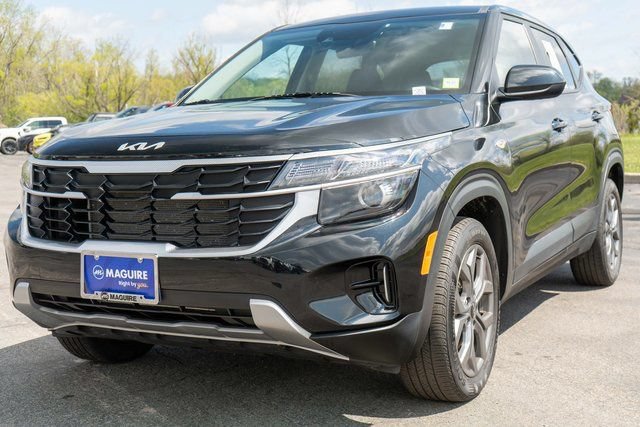 Used 2024 Kia Seltos LX AWD/4WD image 2