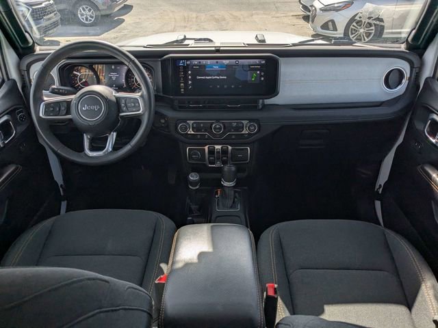 Used 2025 Jeep Wrangler Unlimited Sahara AWD/4WD image 14