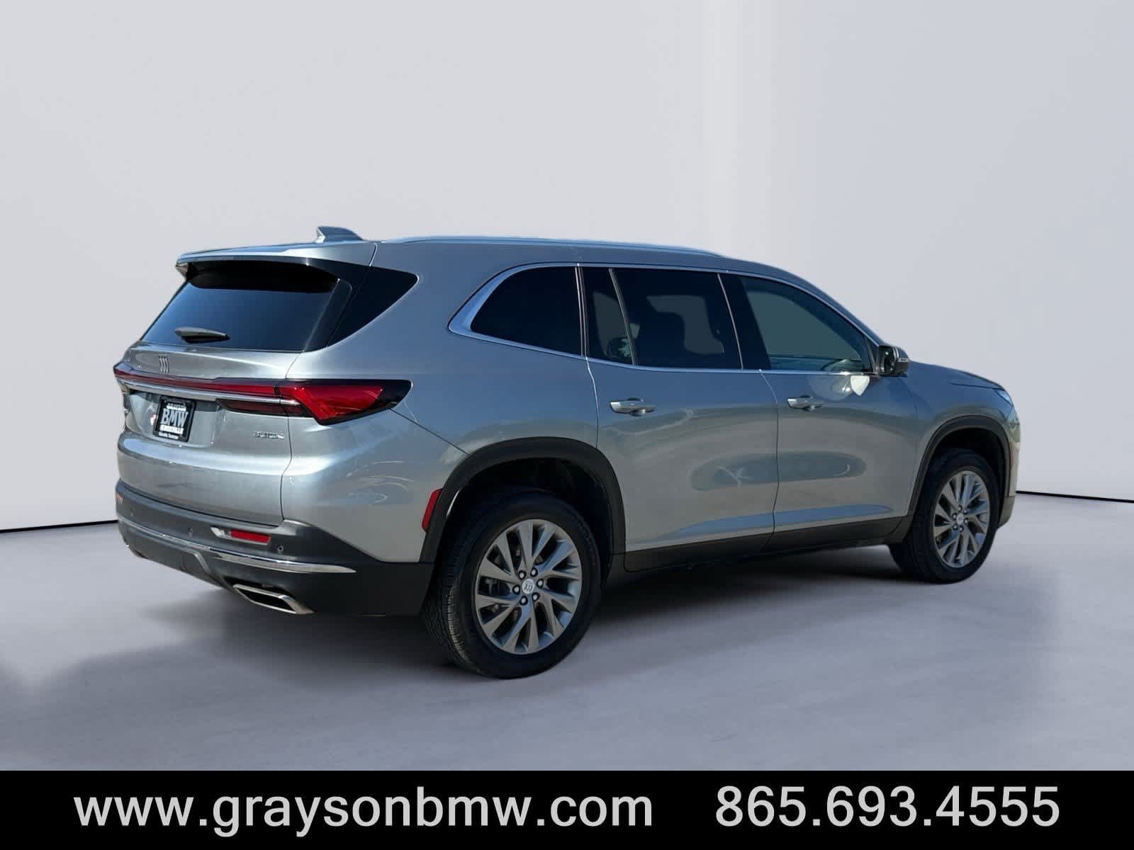 Used 2025 Buick Enclave Preferred AWD/4WD image 3