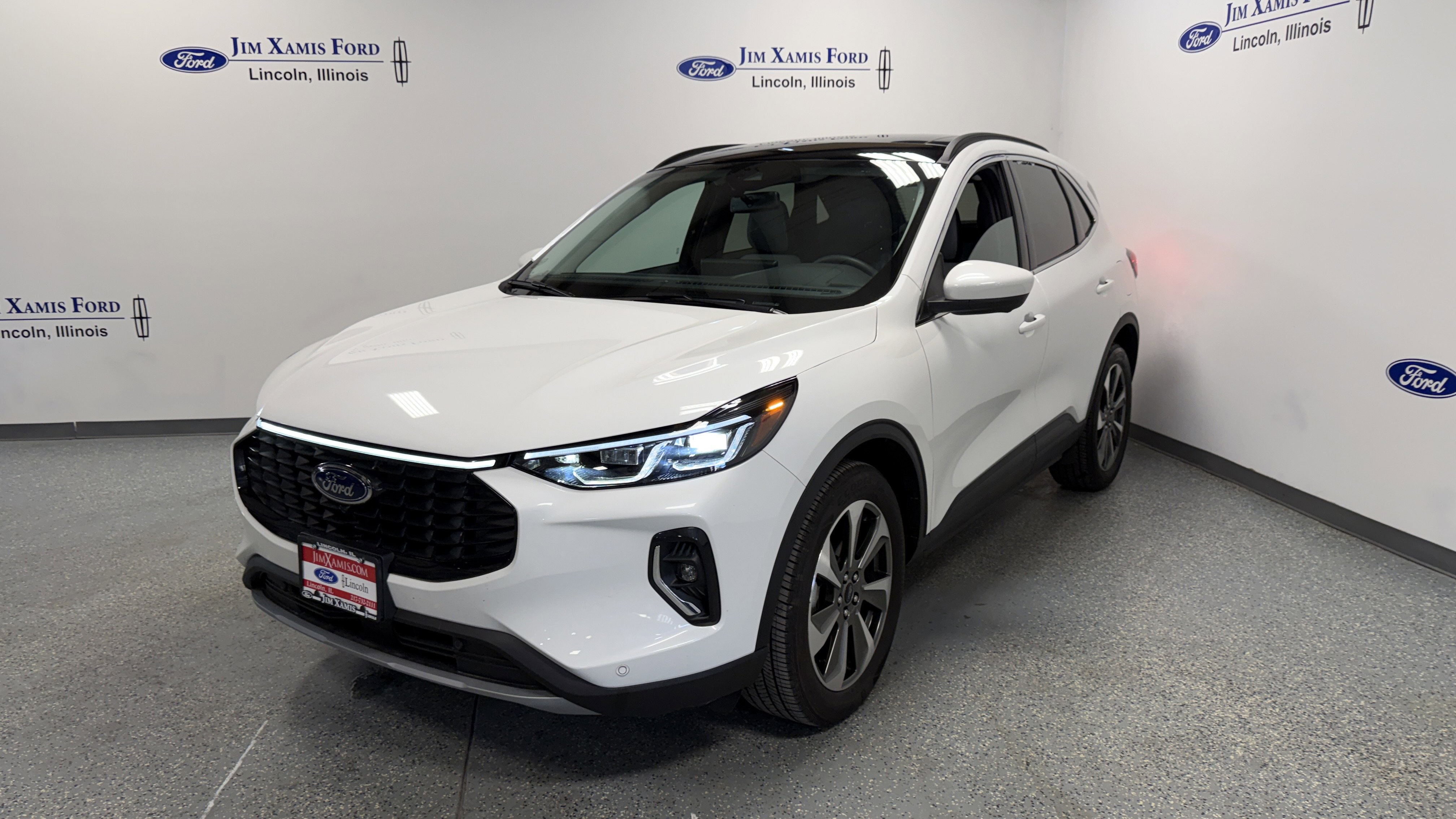 Used 2023 Ford Escape Platinum image 3