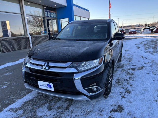 Used 2017 Mitsubishi Outlander SEL image 1