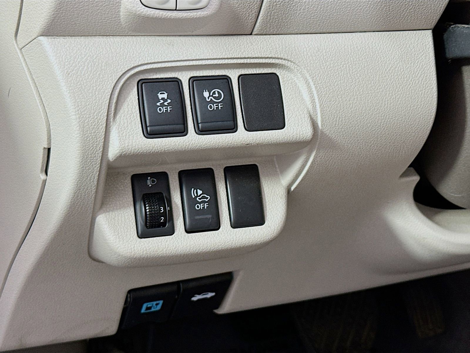 Used 2011 Nissan Leaf SL w/ Eco Design Pkg image 11