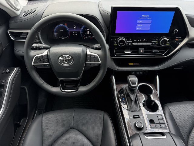 Used 2026 Toyota Highlander Limited AWD/4WD image 11