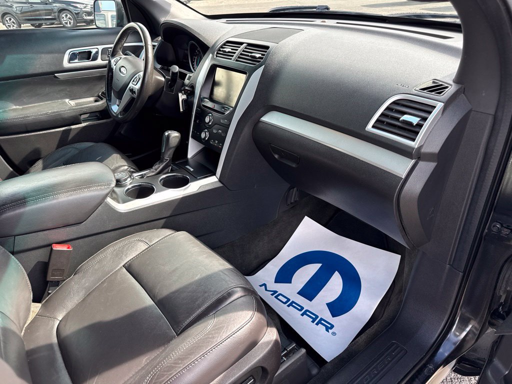 Used 2014 Ford Explorer XLT w/ Equipment Group 202A AWD/4WD image 25