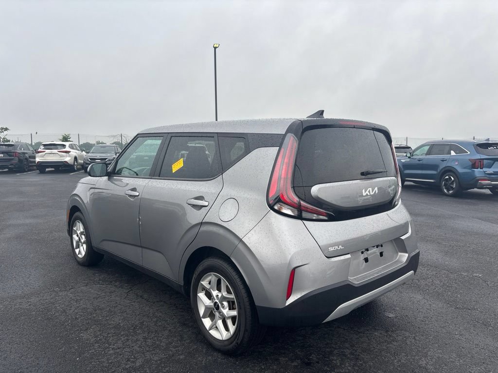 Certified 2023 Kia Soul LX w/ LX Technology Package FWD image 5