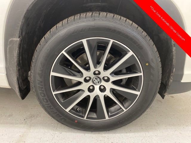 Used 2018 Toyota Highlander SE image 8