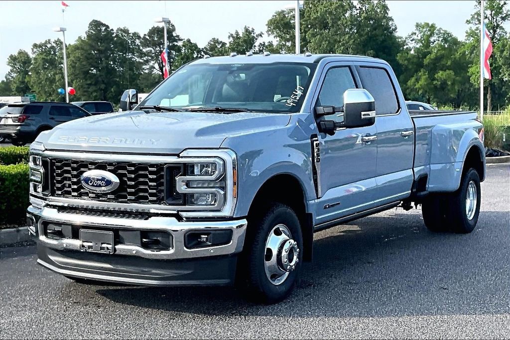 New 2026 Ford F350 4x4 Crew Cab DRW Super Duty image 2