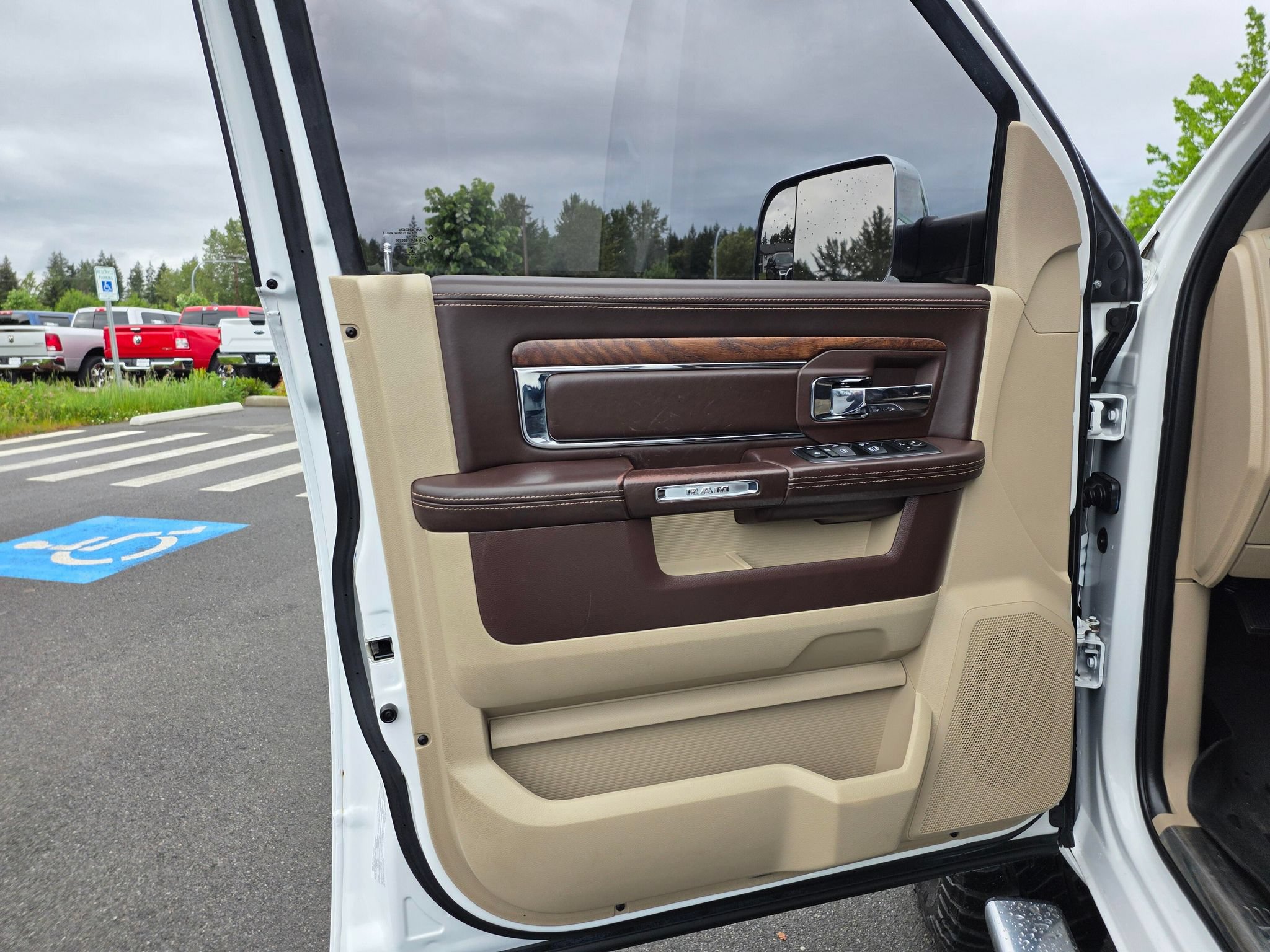 Used 2017 RAM 3500 Laramie Longhorn w/ Convenience Group AWD/4WD image 23