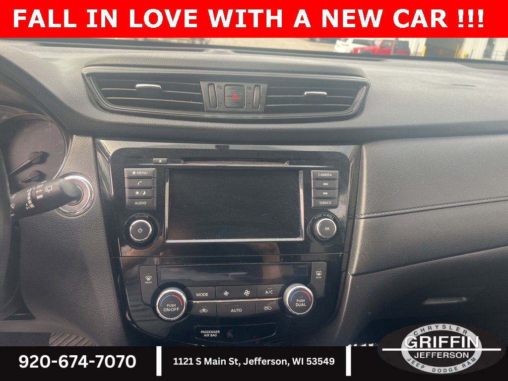 Used 2018 Nissan Rogue SV image 10