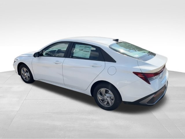 New 2026 Hyundai Elantra SE FWD image 6