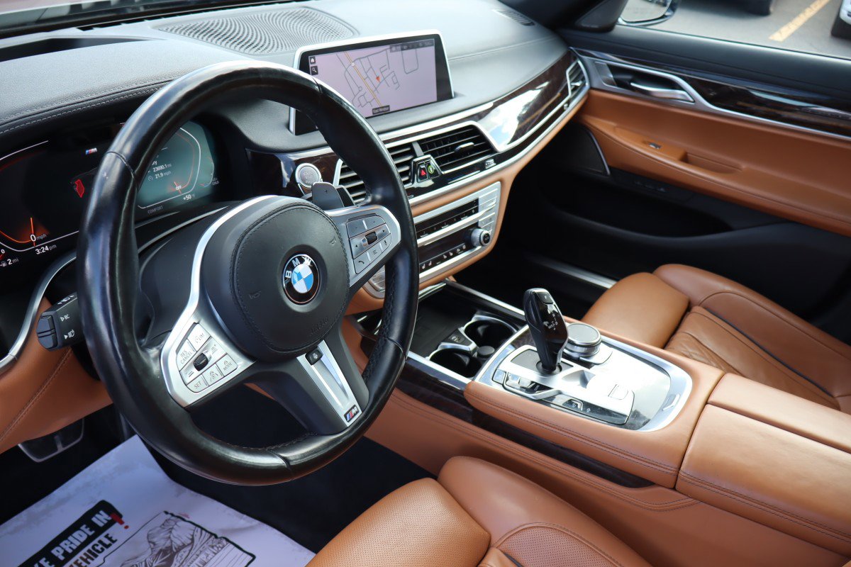 Used 2022 BMW 750i xDrive w/ Luxury Rear Seating Package AWD/4WD image 9