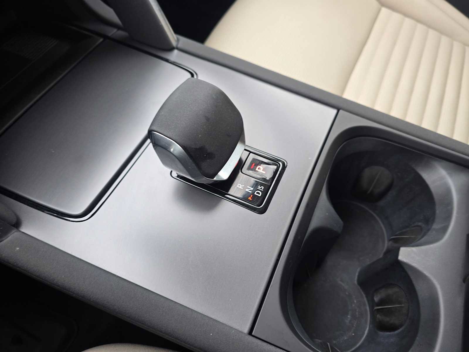 Used 2025 Land Rover Discovery Sport S image 32