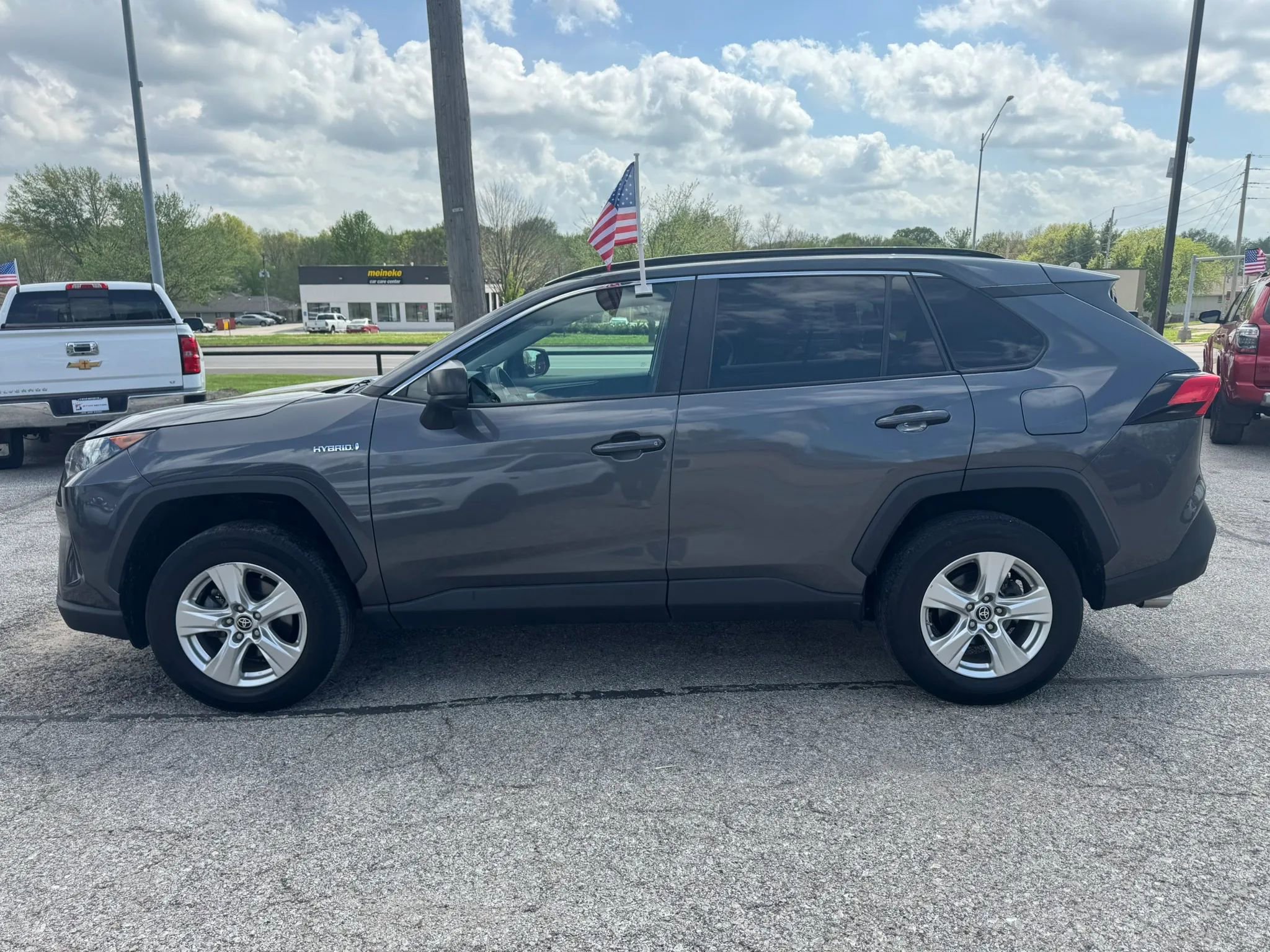 Used 2021 Toyota RAV4 LE AWD/4WD image 7