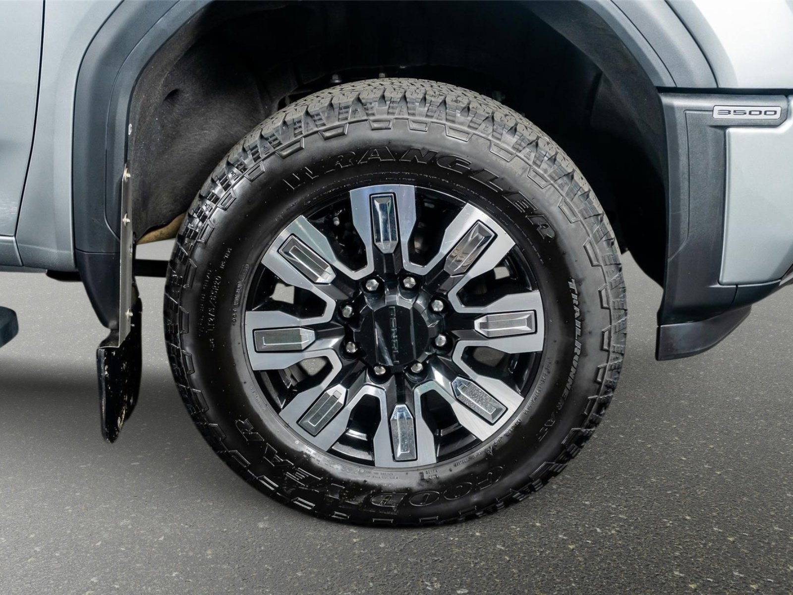 Used 2025 GMC Sierra 3500 Denali w/ Denali Reserve Package image 7