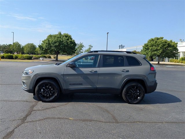 Used 2023 Jeep Cherokee Altitude Lux image 6