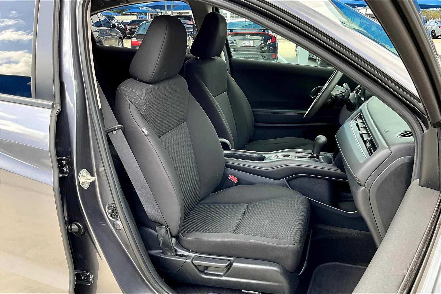 Used 2017 Honda HR-V EX image 9