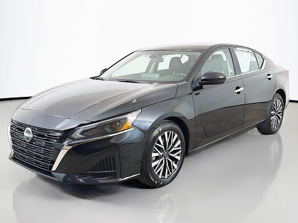 Used 2023 Nissan Altima 2.5 SV w/ SV Premium Package FWD image 11