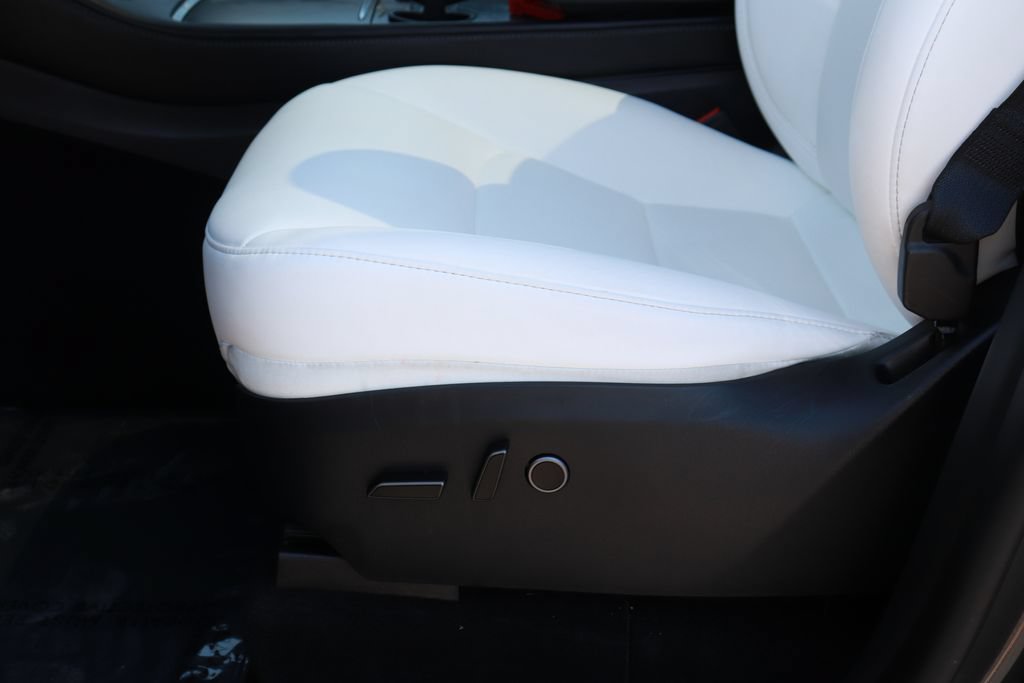 Used 2025 Tesla Model Y Long Range RWD image 10