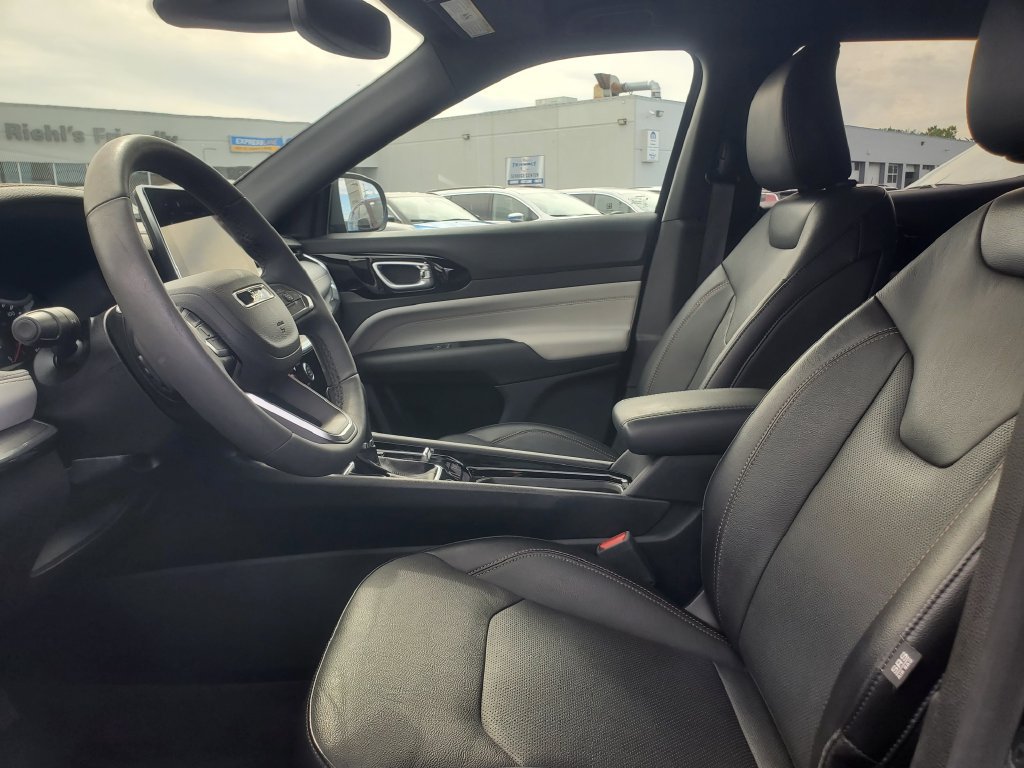 Used 2023 Jeep Compass Limited AWD/4WD image 5