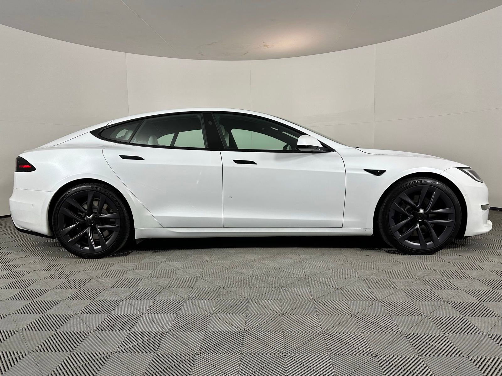 Used 2022 Tesla Model S image 34