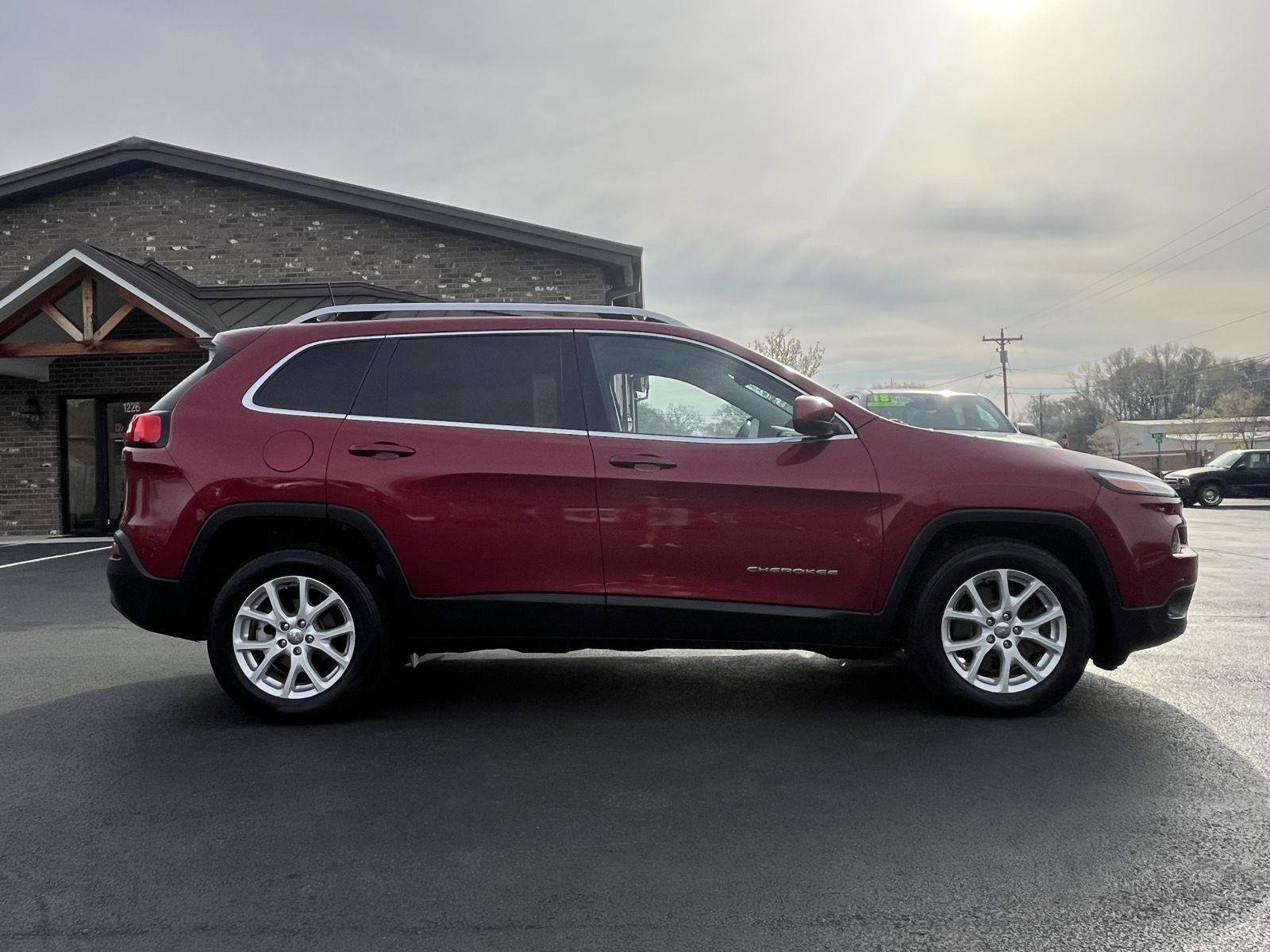 Used 2017 Jeep Cherokee Latitude image 24