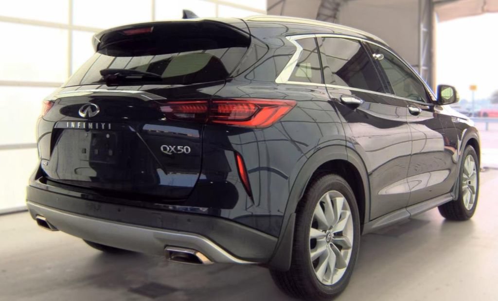 Used 2022 INFINITI QX50 Luxe AWD/4WD image 3