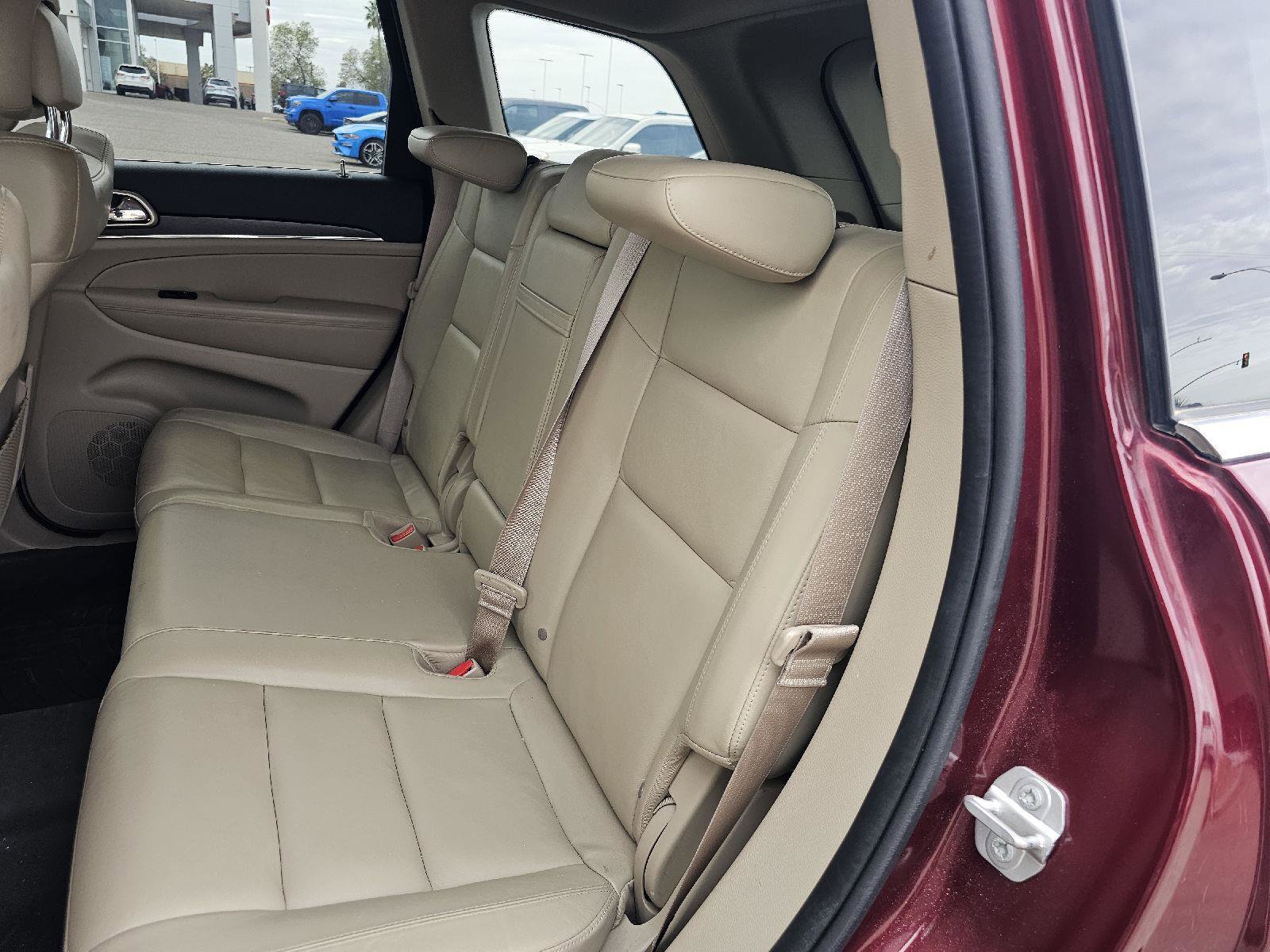 Used 2017 Jeep Grand Cherokee Limited image 13