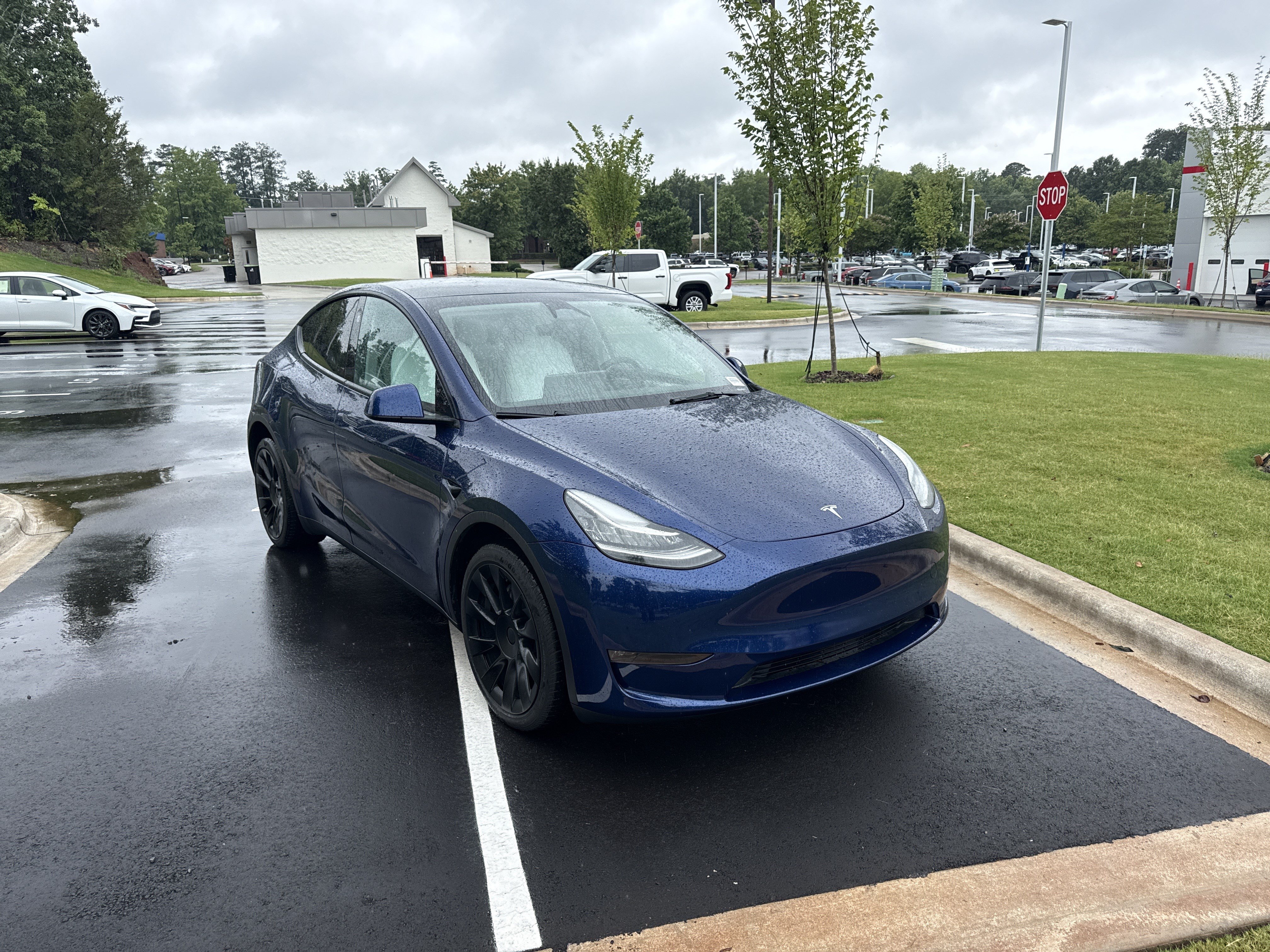 Used 2023 Tesla Model Y Long Range AWD/4WD image 2