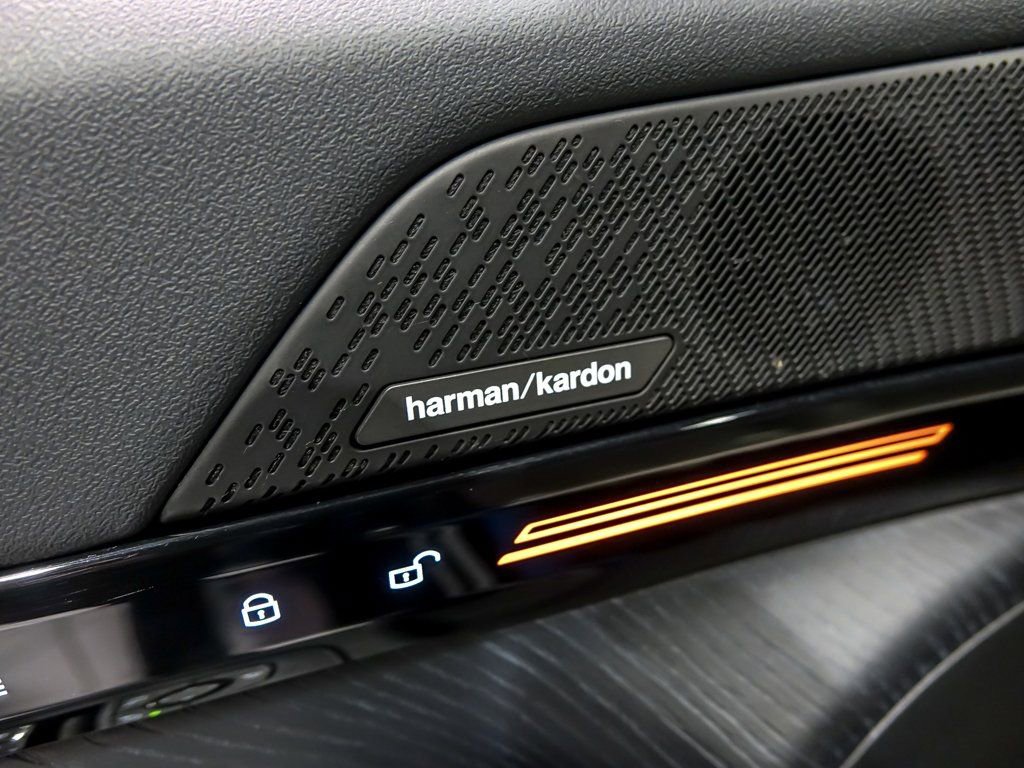 Used 2024 BMW 530i xDrive w/ Premium Package image 28