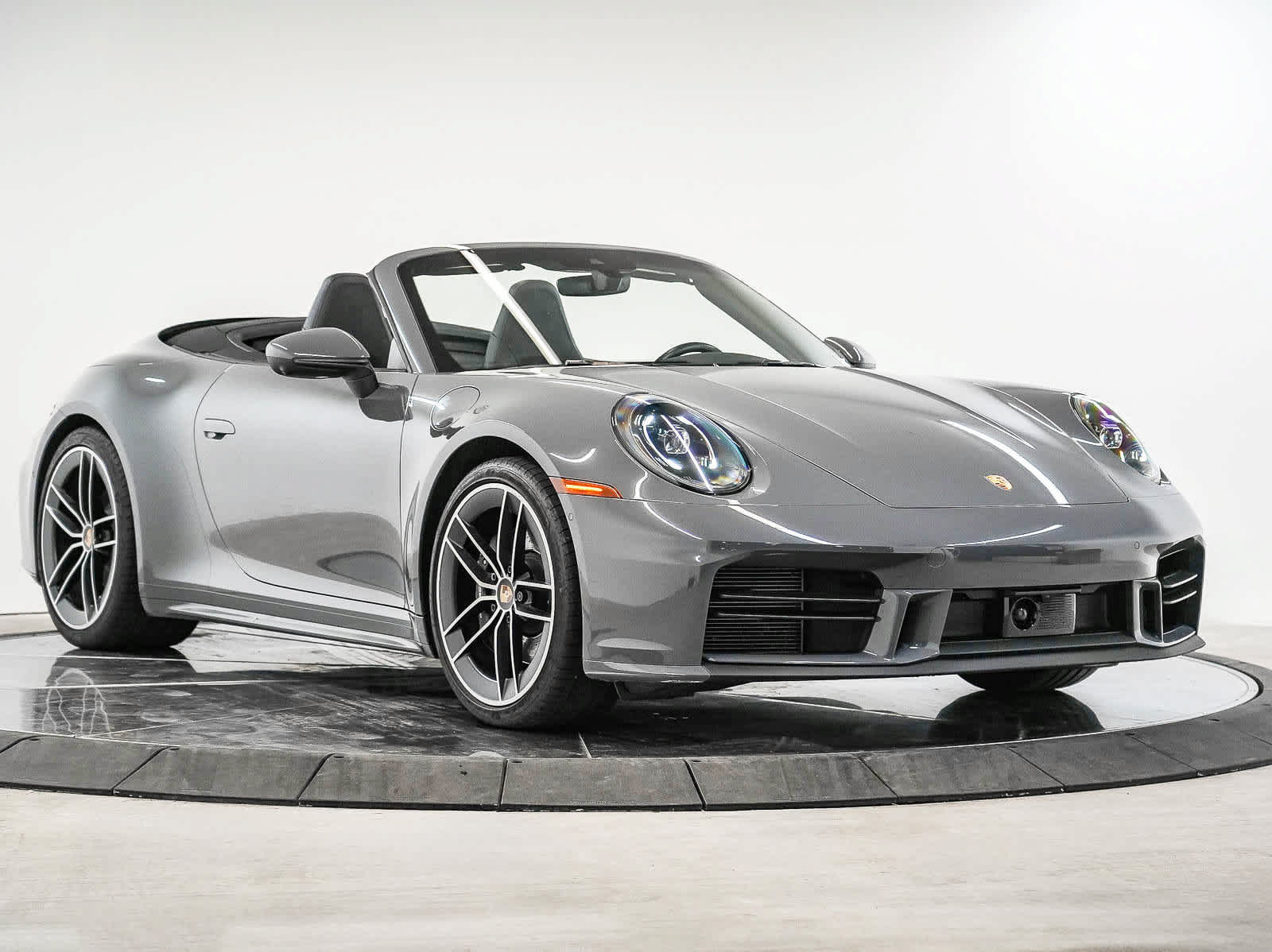 Certified 2025 Porsche 911 Carrera RWD image 7
