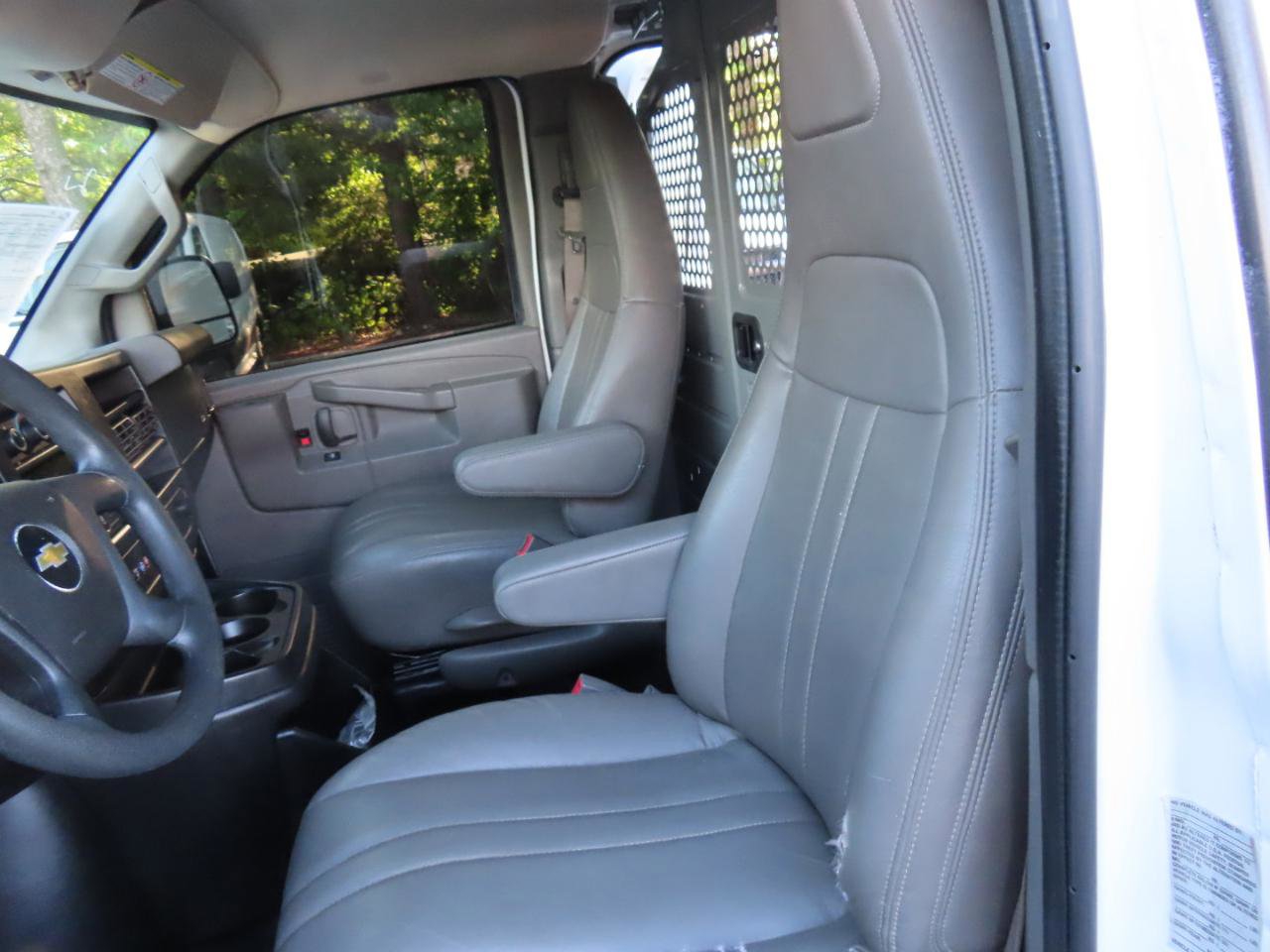 Used 2020 Chevrolet Express 2500 RWD image 6