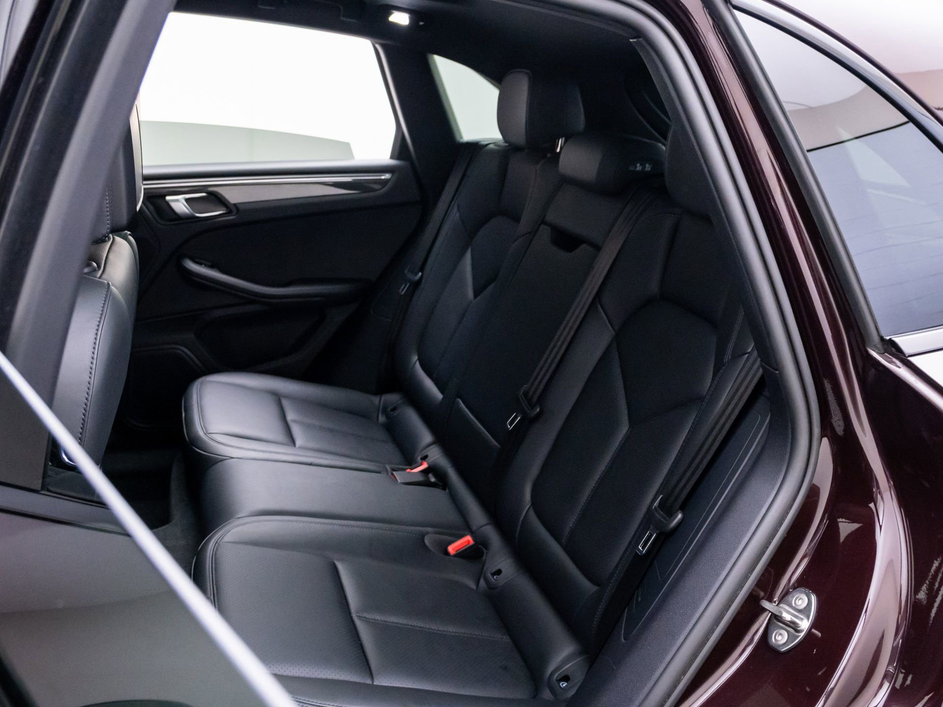Certified 2023 Porsche Macan S AWD/4WD image 17