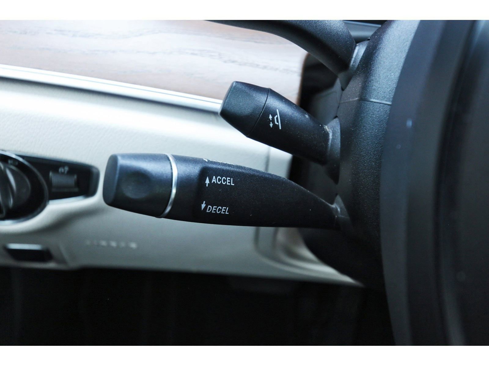 Used 2017 Mercedes-Benz E 400 4MATIC Wagon image 22