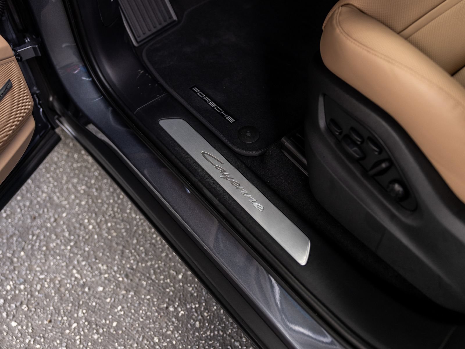 New 2026 Porsche Cayenne Coupe AWD/4WD image 45